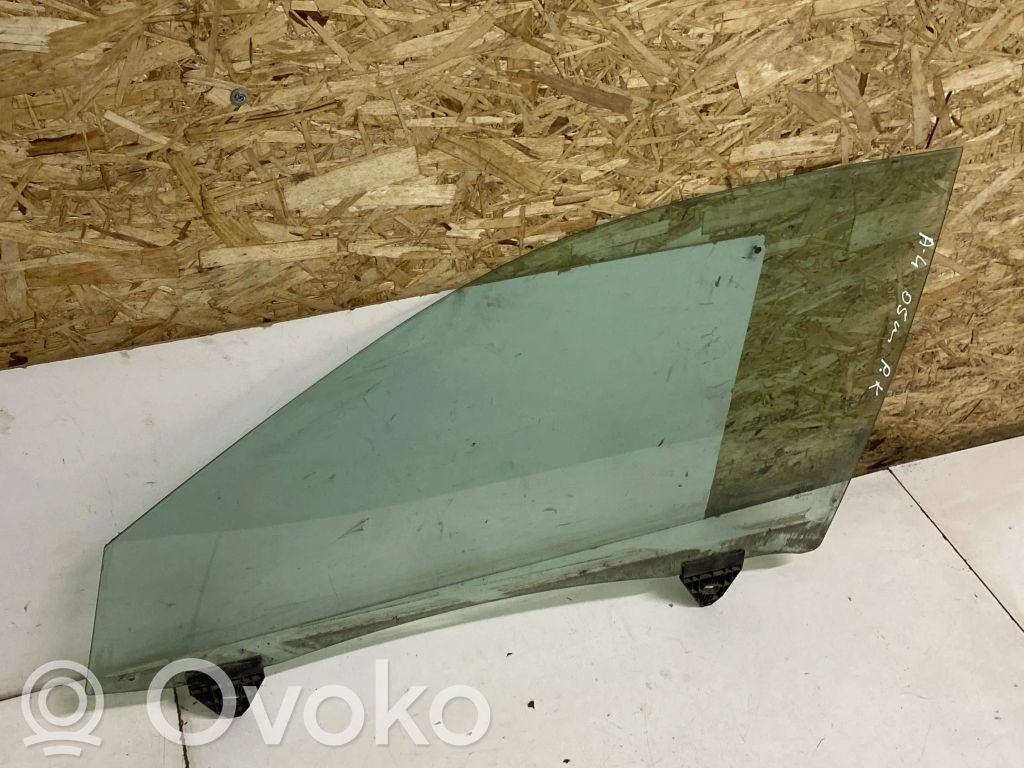 Audi A4 S4 B7 8E 8H Основное стекло передних дверей (четырехдверного автомобиля) 