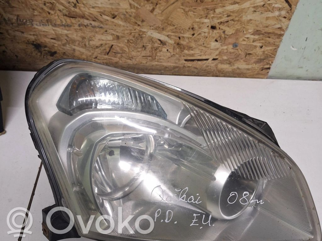 Nissan Qashqai+2 Lampa przednia 