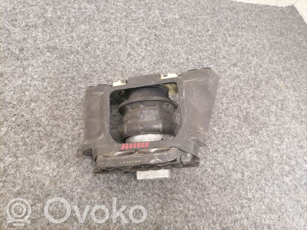 Volvo XC90 Engine mount bracket 