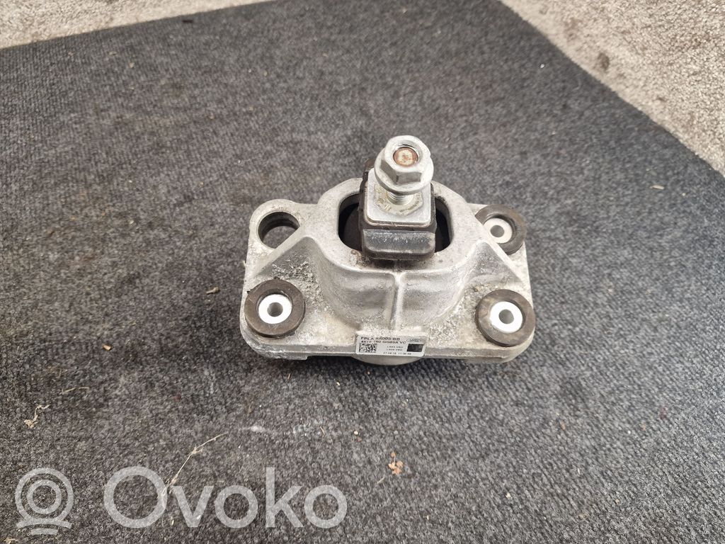 Land Rover Range Rover L405 Engine mount bracket 