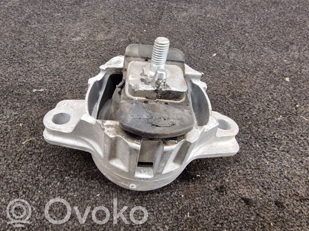 Land Rover Range Rover Velar Engine mount bracket 
