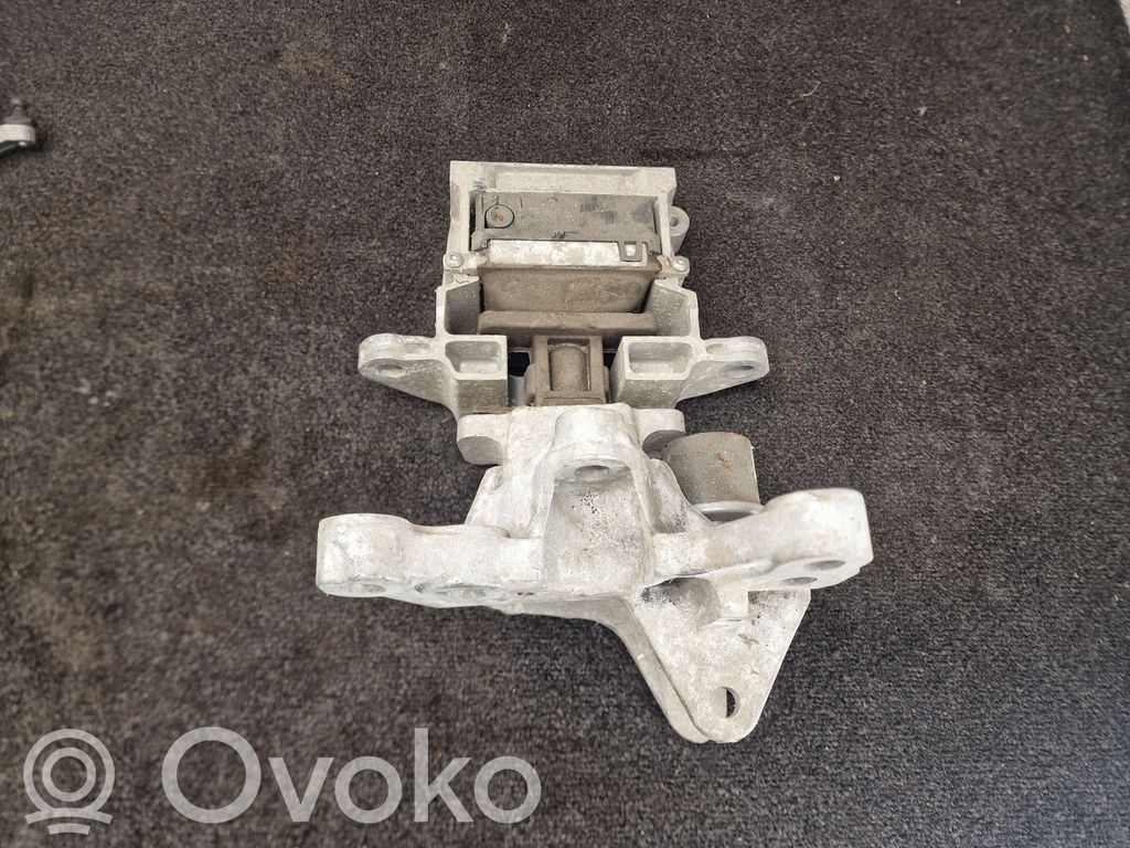 Land Rover Range Rover Evoque L551 Engine mount bracket 