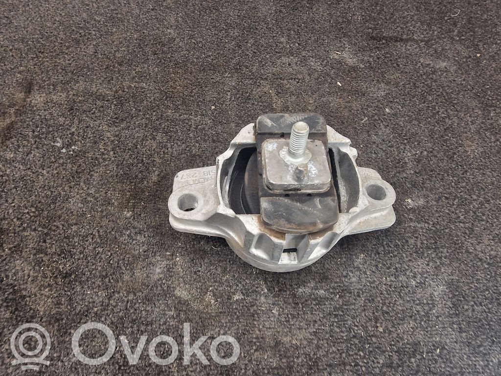 Land Rover Range Rover Velar Engine mount bracket 