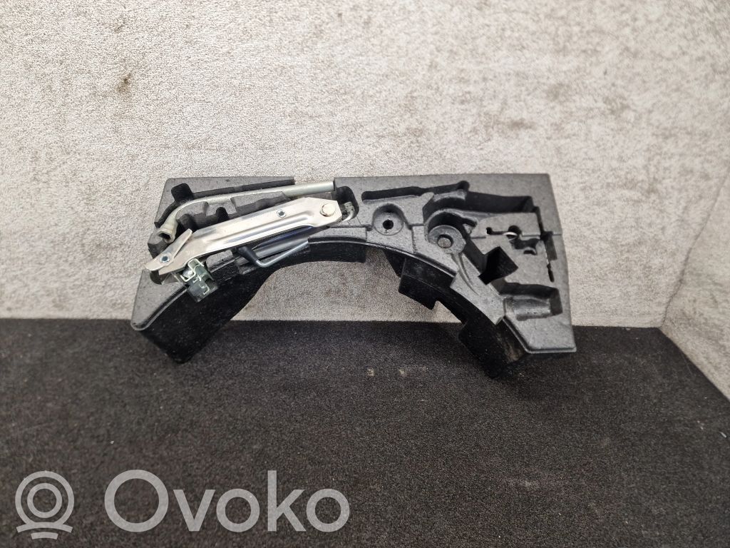 Volkswagen PASSAT B7 Tool set 