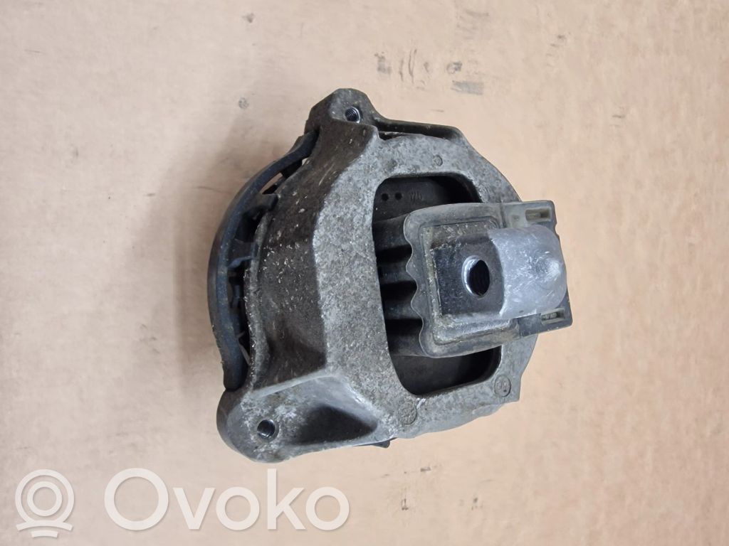 BMW 7 G11 G12 Engine mount bracket 