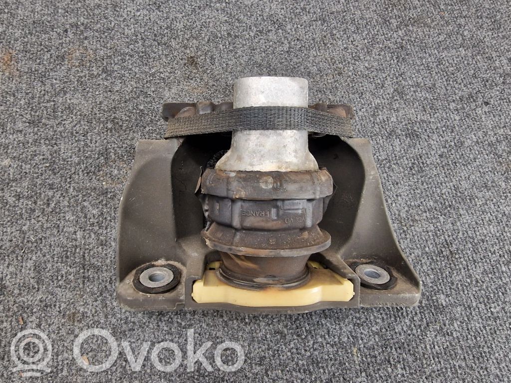 Volvo XC90 Engine mount bracket 