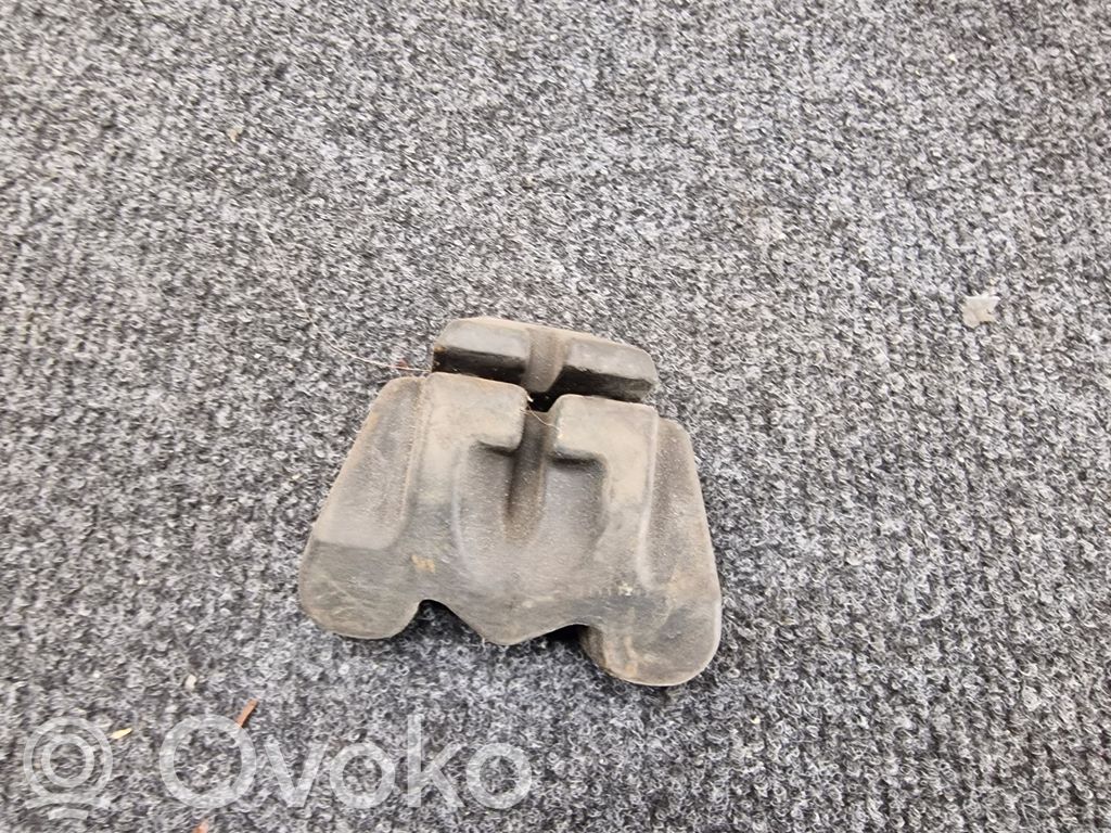 BMW X5 E70 Radiator mount bracket 