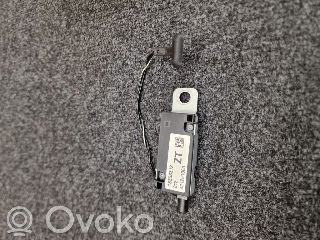 Opel Astra J Antenos stiprintuvas 