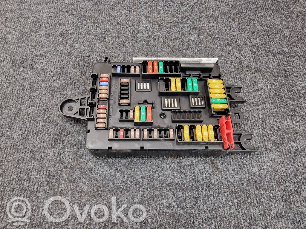 BMW 4 F32 F33 Ramka / Moduł bezpieczników 