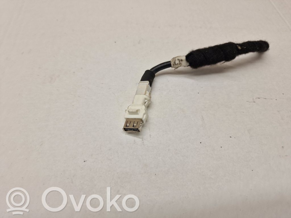 BMW M3 F80 Gniazdo / Złącze USB 