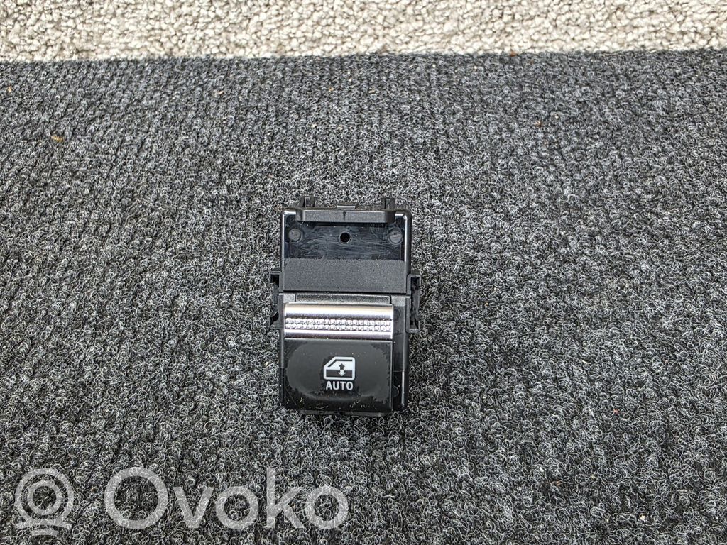Renault Captur II Electric window control switch 
