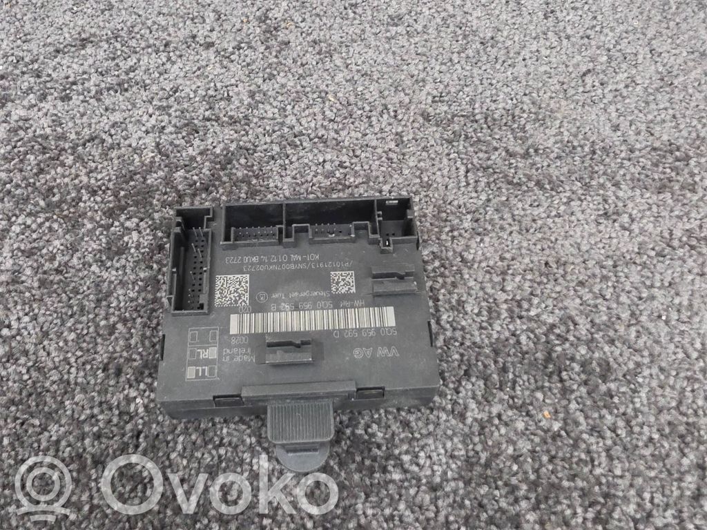 Volkswagen PASSAT B8 Door control unit/module 