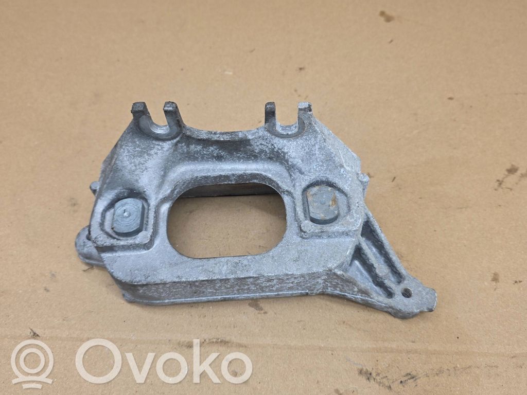 Renault Clio V Engine mounting bracket 