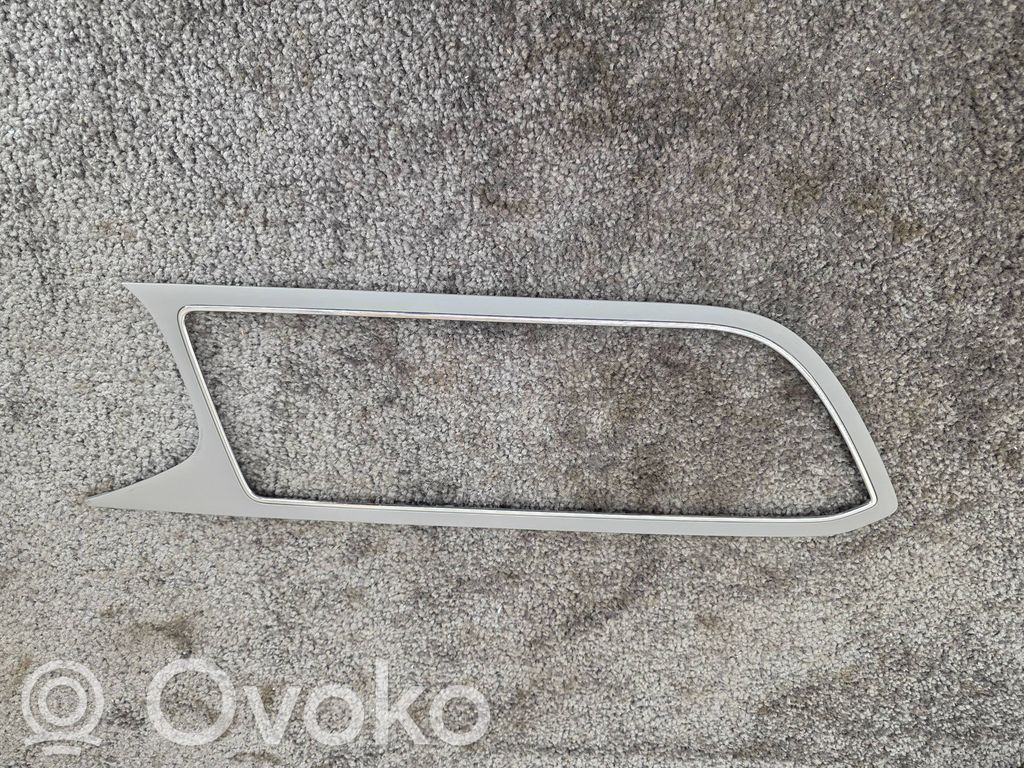 Seat Leon (5F) Radion/GPS-laitteen pääyksikön kehys 