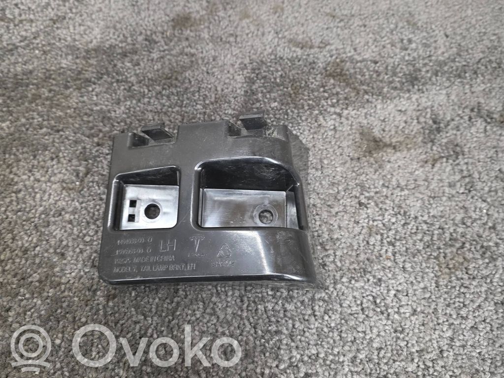 Tesla Model Y Takapuskurin kannake 