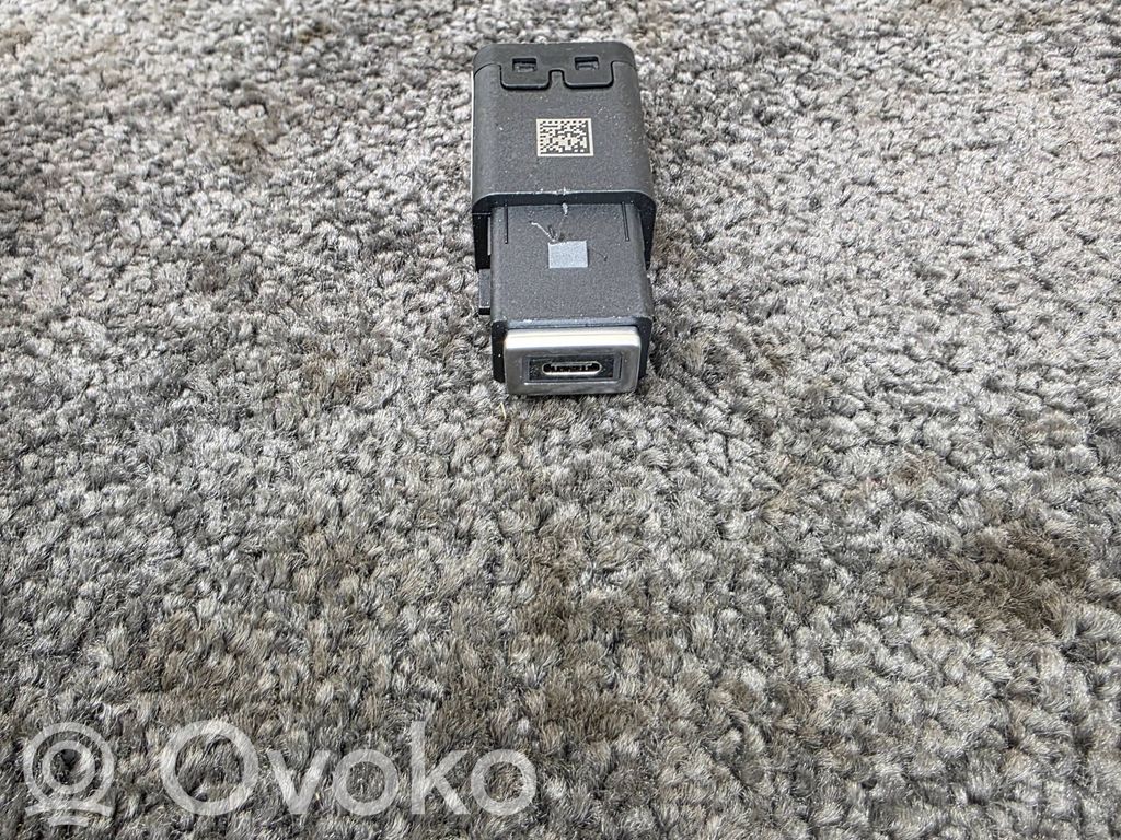 Citroen Berlingo USB socket connector 