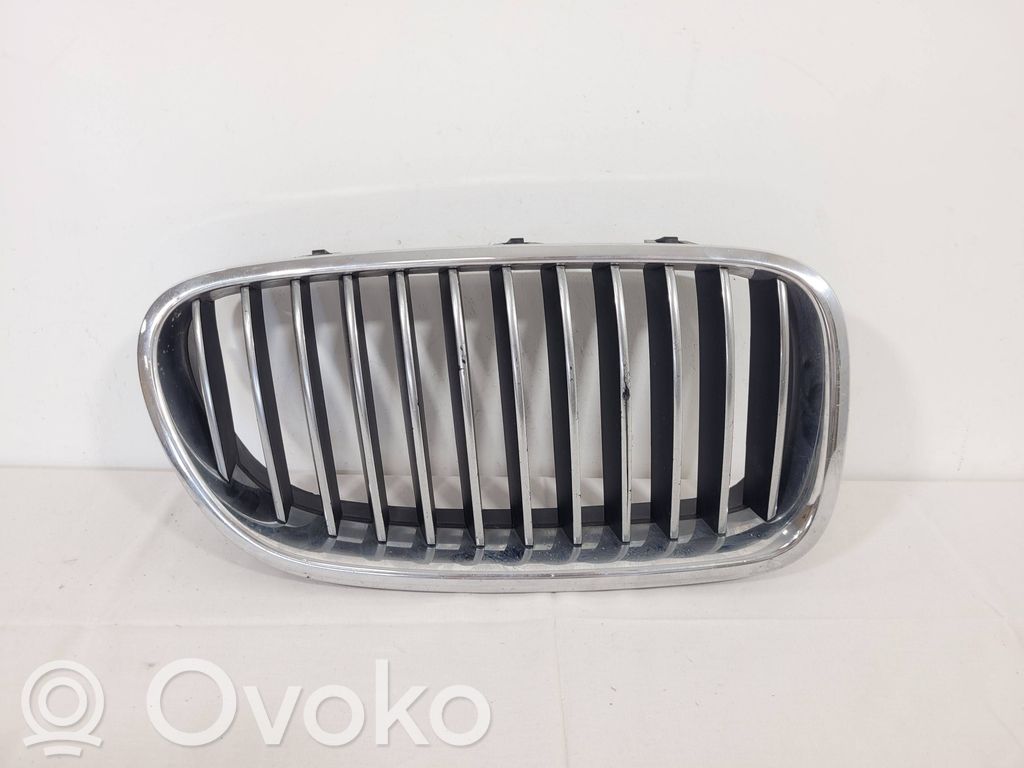 BMW 5 F10 F11 Grotelės viršutinės 