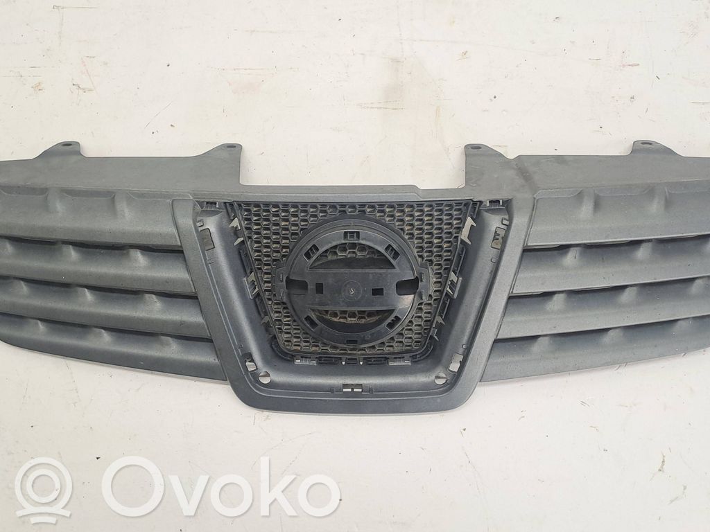 Nissan Qashqai Front bumper upper radiator grill 