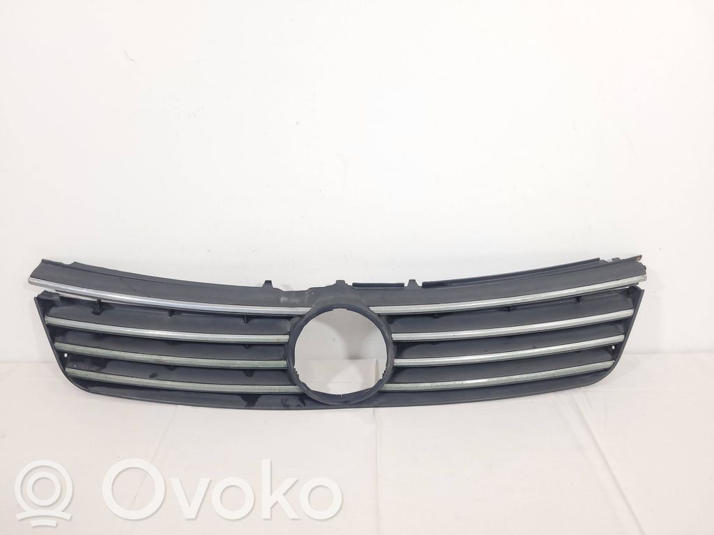 Volkswagen PASSAT B5 Maskownica / Grill / Atrapa górna chłodnicy 