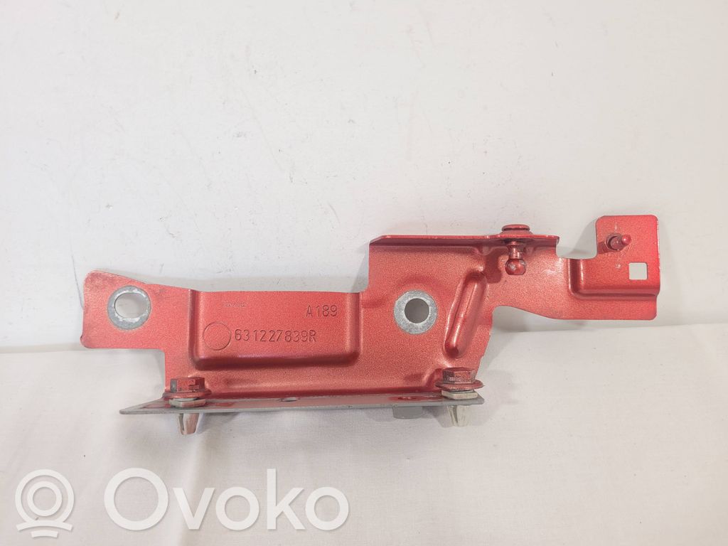 Renault Captur Fender mounting bracket 