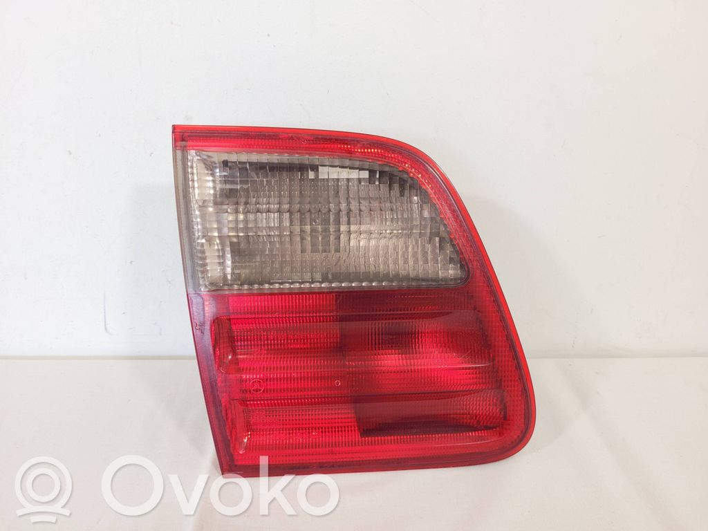 Mercedes-Benz E W210 Tailgate rear/tail lights 