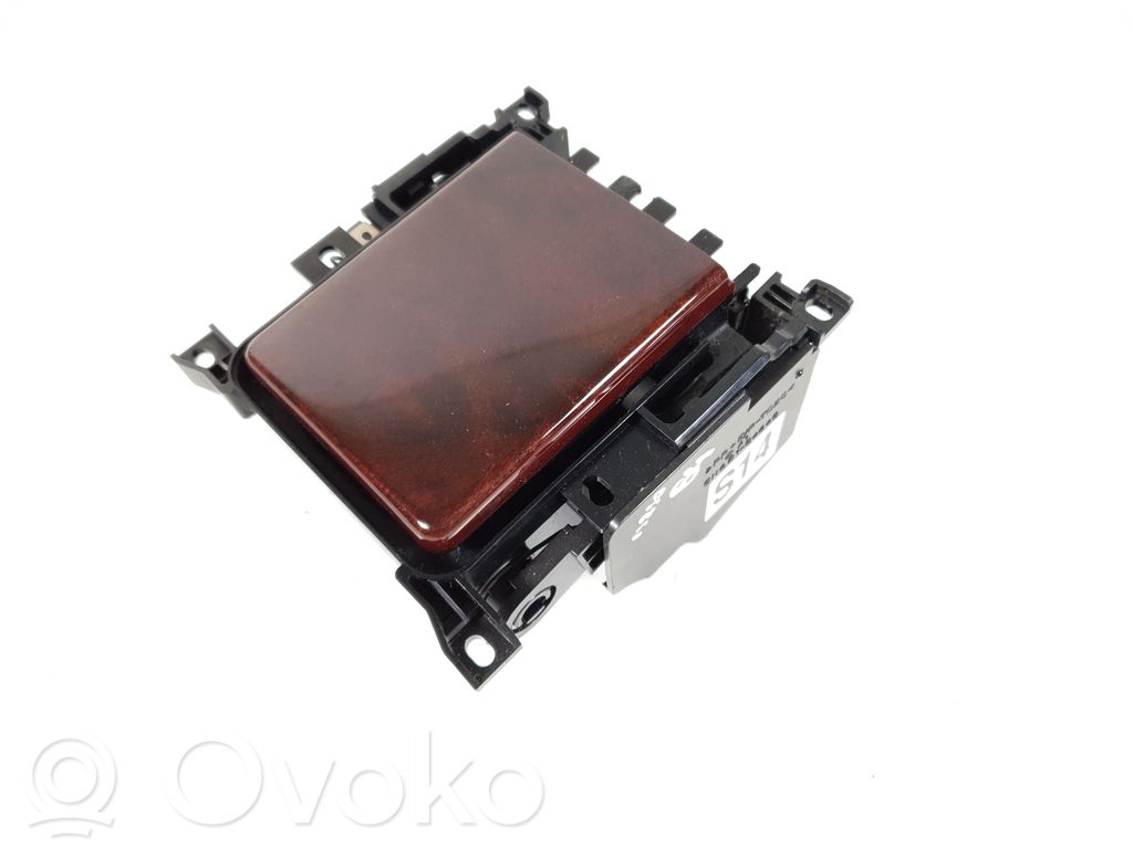 Lexus IS 220D-250-350 Cup holder 