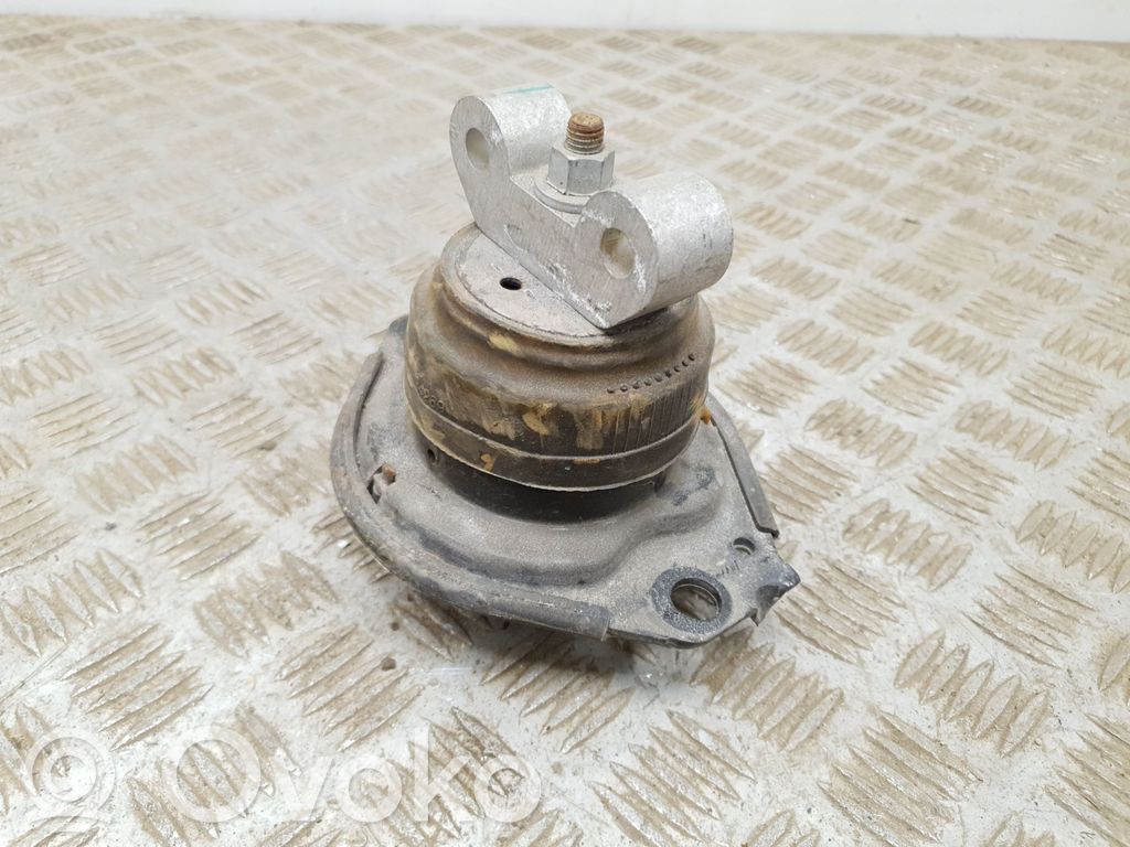 Dodge Challenger Engine mount bracket 