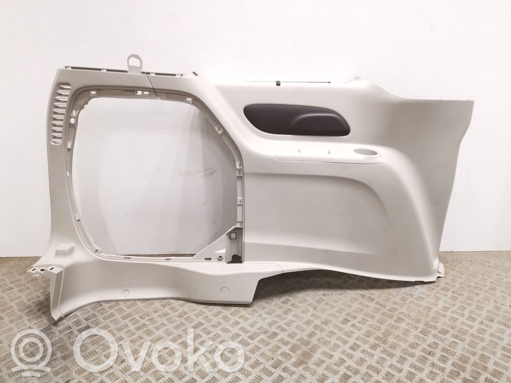 Chrysler Pacifica Tailgate/trunk side cover trim 