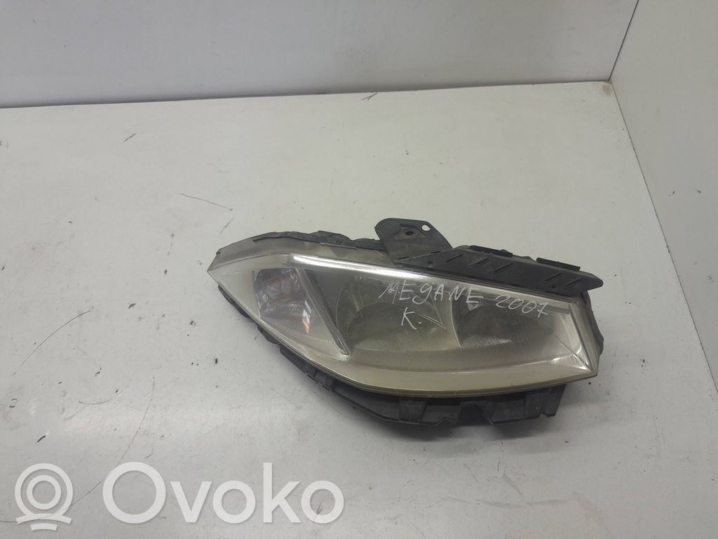 Renault Megane II Lampa przednia 