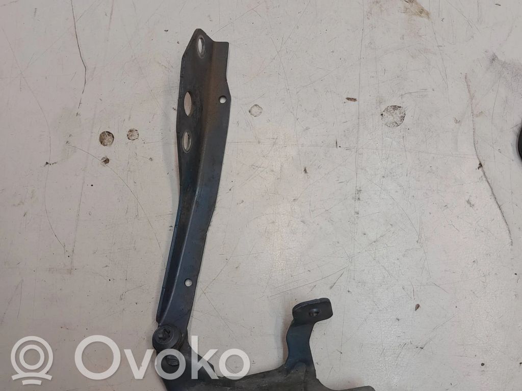 Volvo V50 Konepellin saranat 