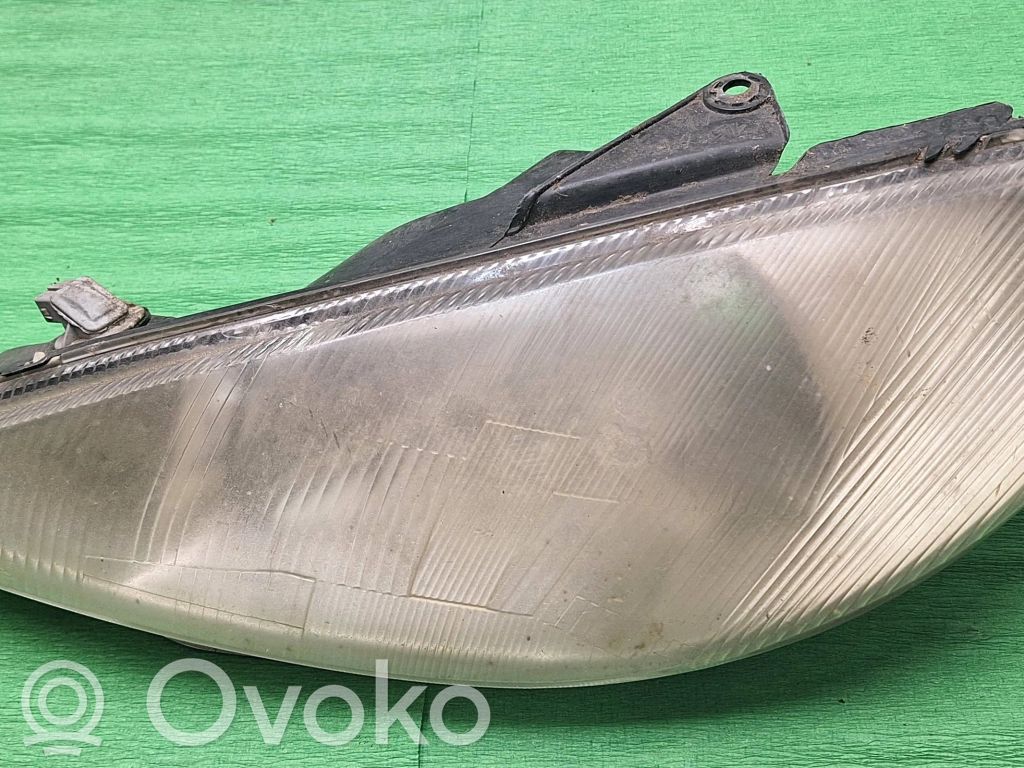 Peugeot 206 Lampa przednia 