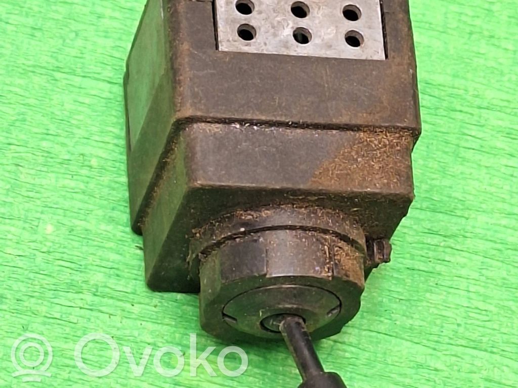 Wing mirror switch   86AB18972AA