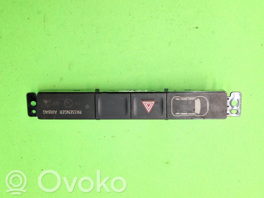 Mitsubishi L200 Hazard light switch 