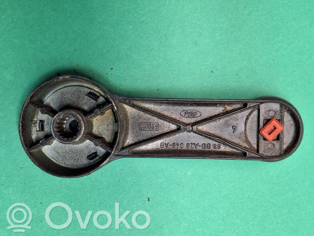 Asa de la ventanilla de la puerta delantera   83BBA23348AB