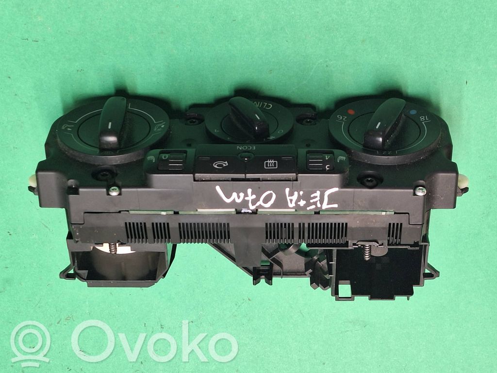 Volkswagen Jetta V Climate control unit 