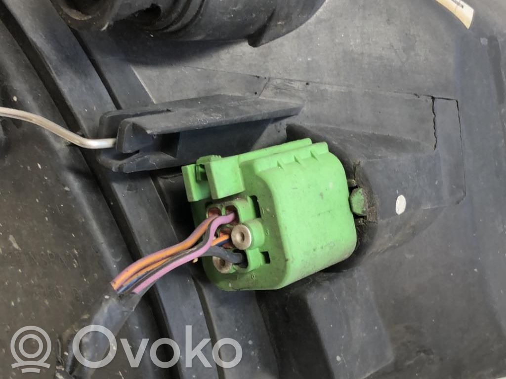 Headlight/headlamp   1079425