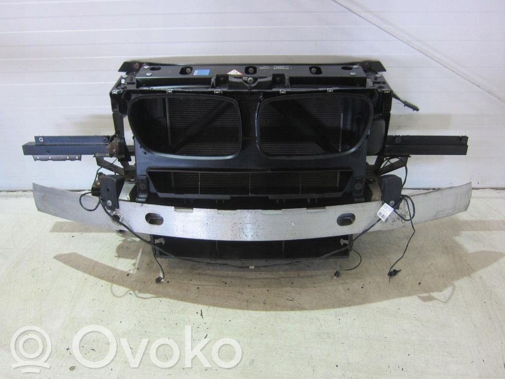 BMW X3 F25 Pas przedni 