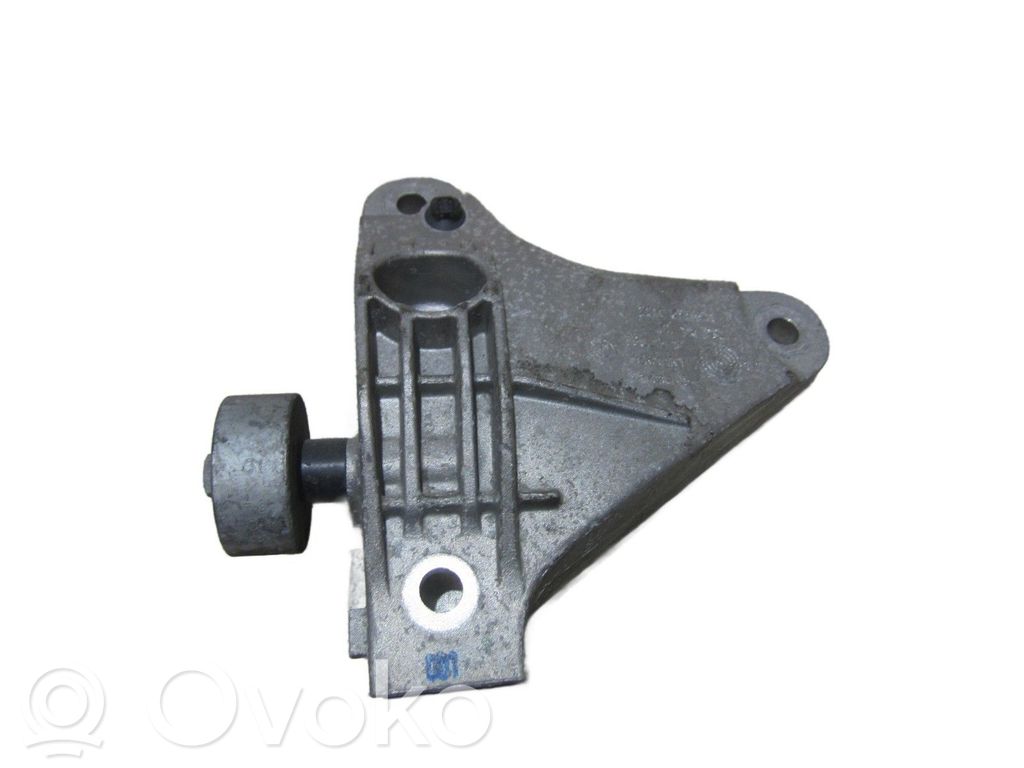 BMW 5 F10 F11 Mocowanie alternatora 