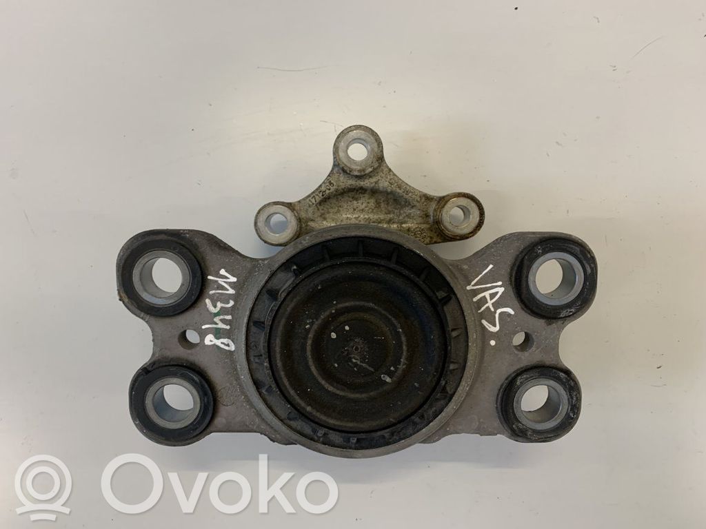 Volvo XC60 Engine mount bracket 