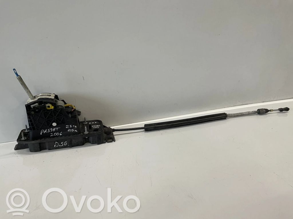 Volkswagen PASSAT B6 Lewarek zmiany biegów / górny 