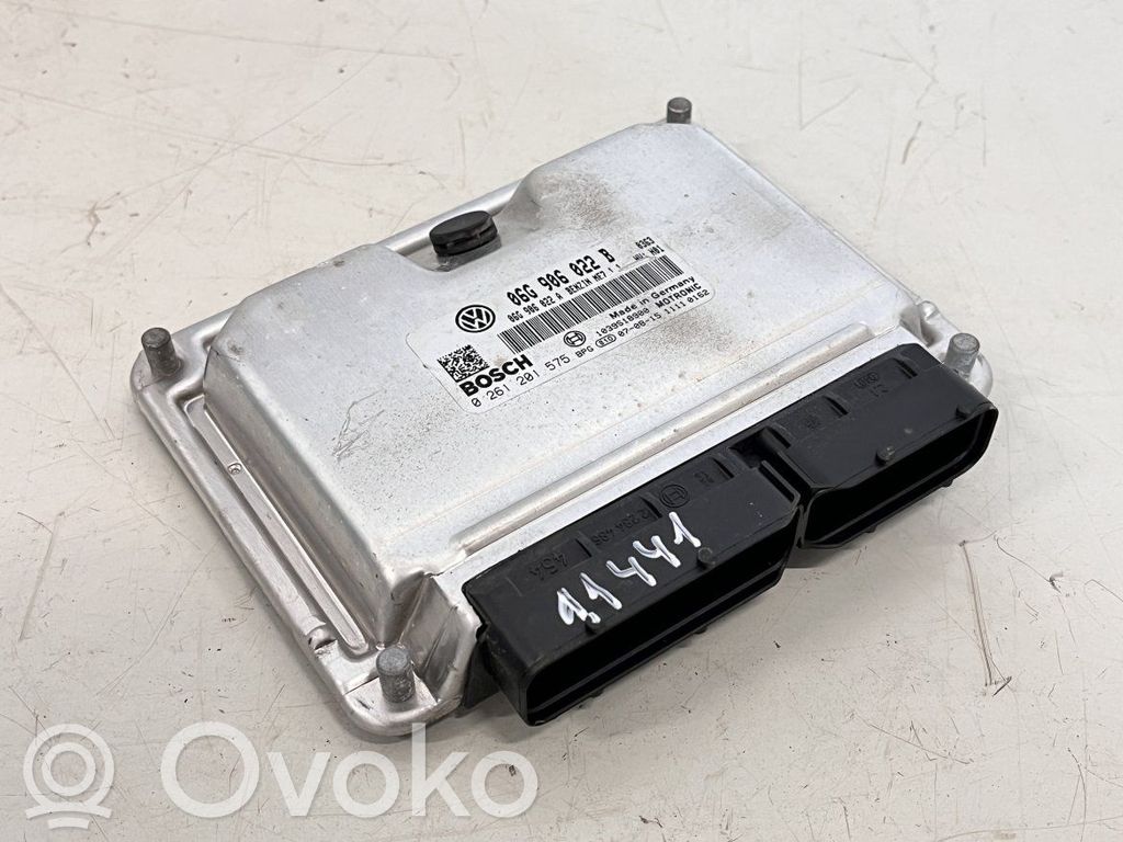 Volkswagen Touran I Engine control unit/module 