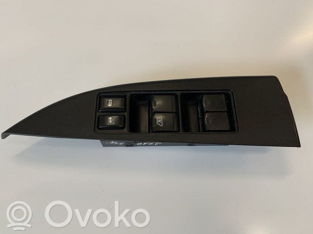 Subaru Legacy Electric window control switch 