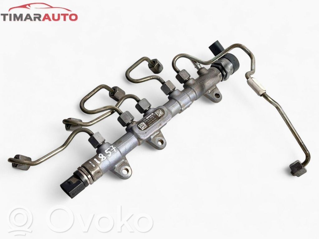 BMW 2 F46 Listwa wtryskowa 