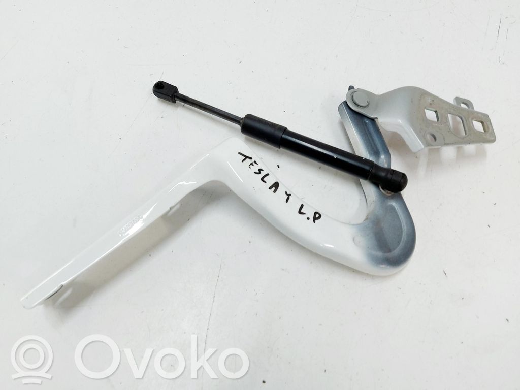 Tesla Model Y Balamale capotă 