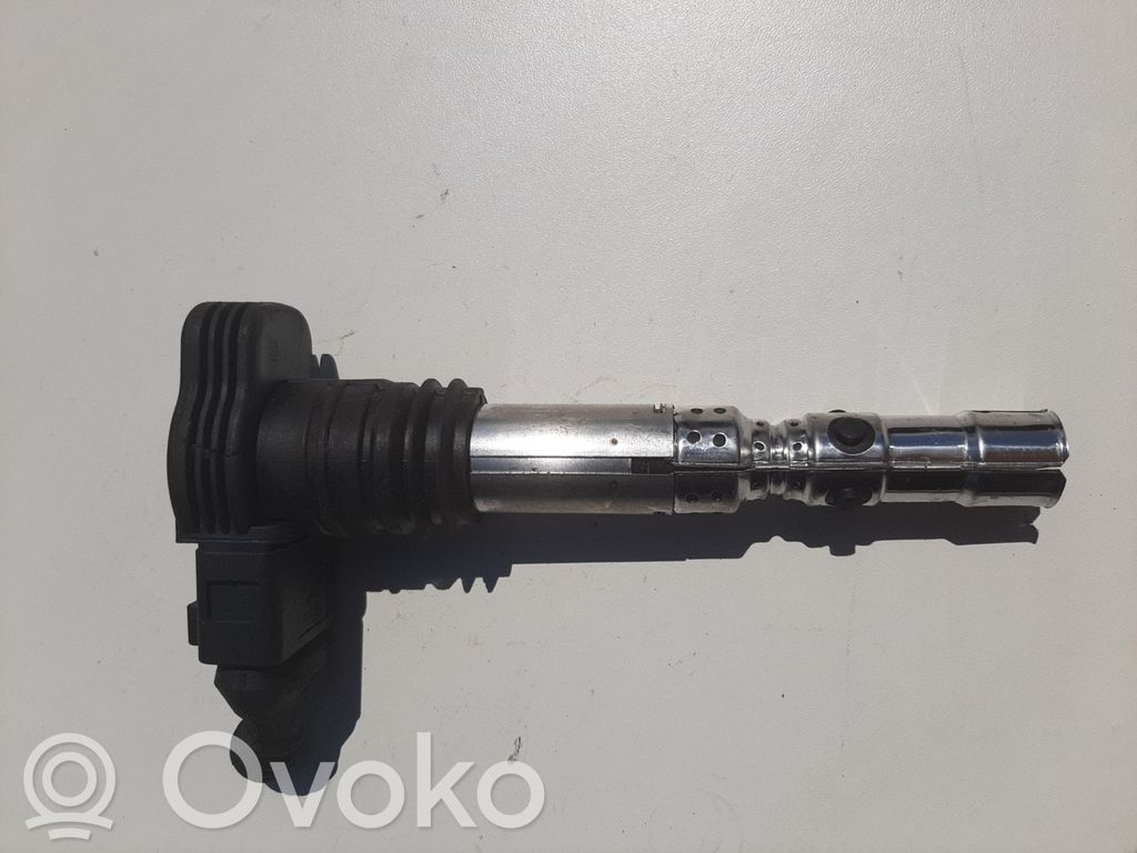Audi A4 S4 B6 8E 8H Cewka zapłonowa wysokiego napięcia 