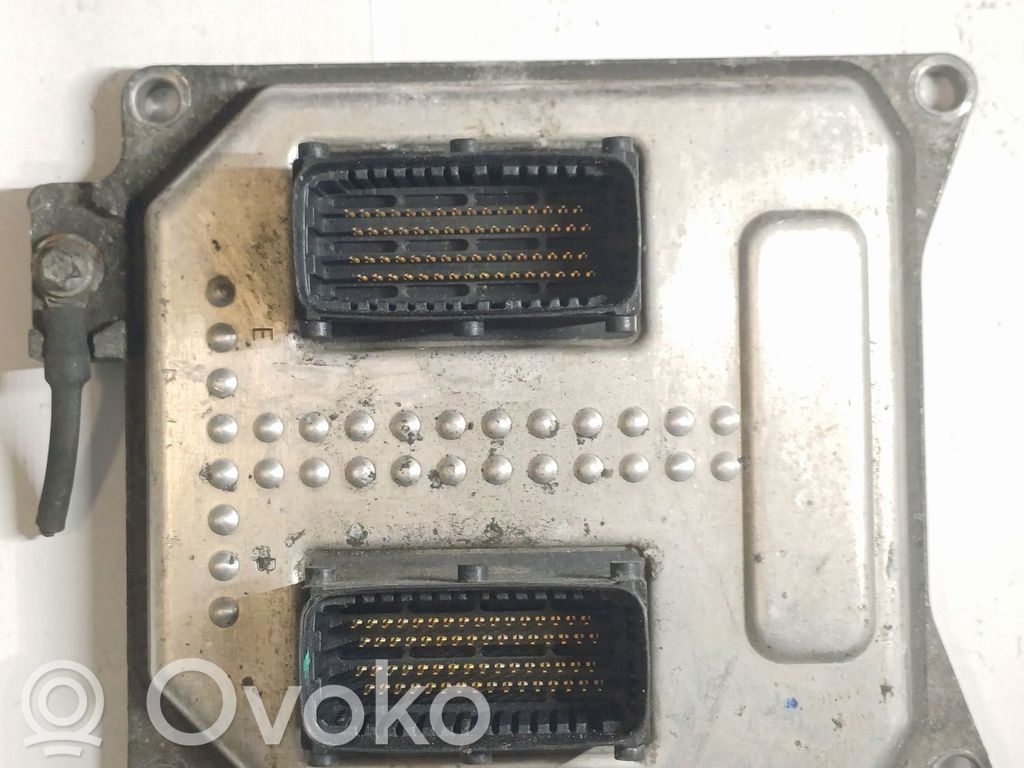 Opel Zafira B Engine control unit/module 