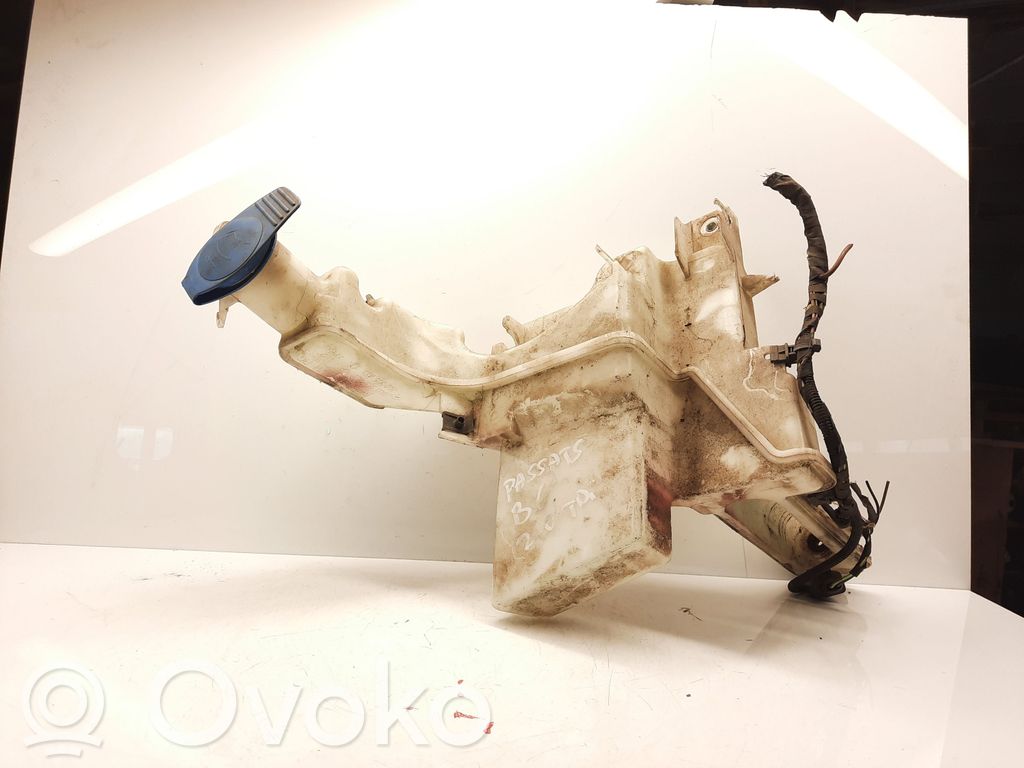 Volkswagen PASSAT B6 Windshield washer fluid reservoir/tank 