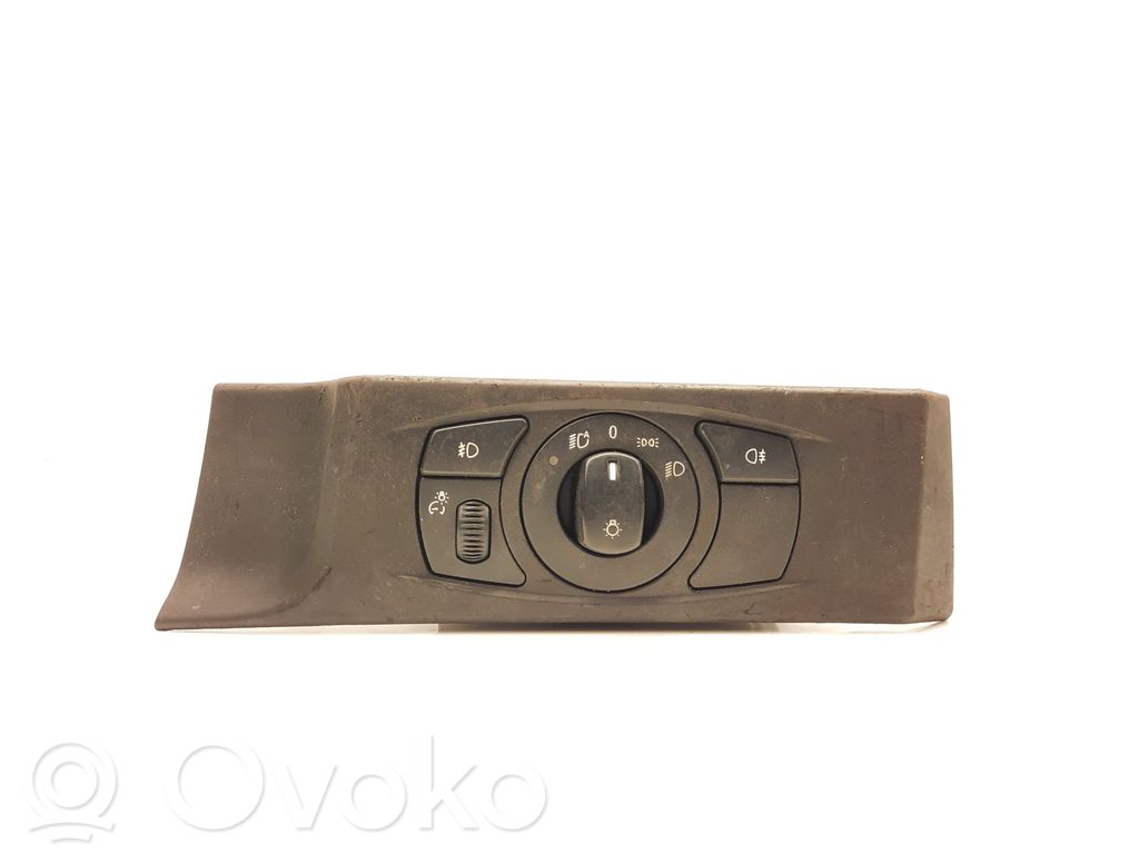 Light switch   6925262