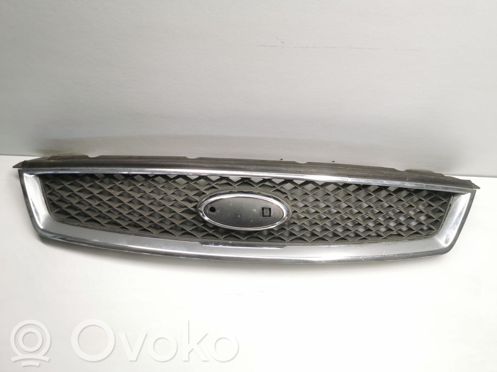 Ford Focus Front bumper upper radiator grill 