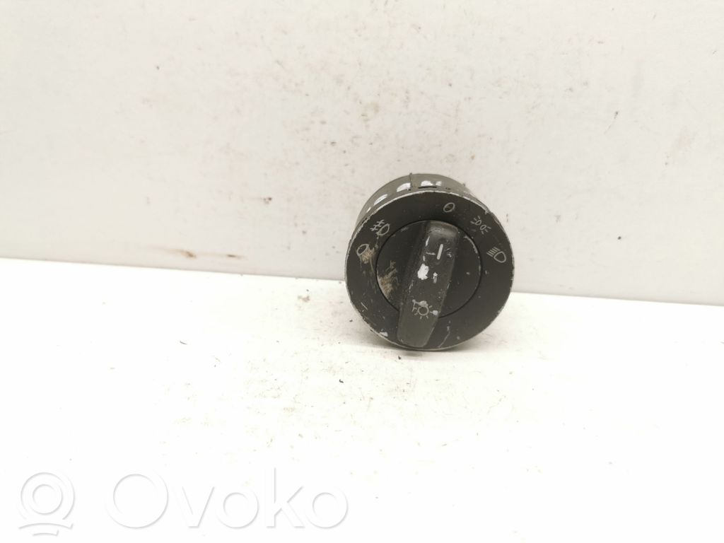 Volkswagen Touran I Light switch 
